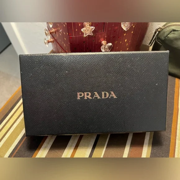 PRADA Tri color leather snap wallet w/COA box/tissue